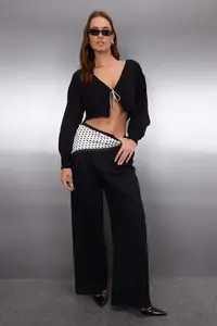 TRENDYOLMİLLA Black Super Crop Basic with bow Knitwear Cardigan - Image 3