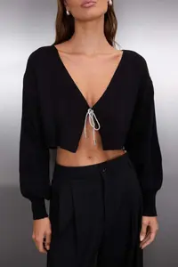 TRENDYOLMİLLA Black Super Crop Basic with bow Knitwear Cardigan - Image 4