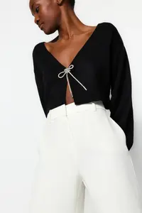 TRENDYOLMİLLA Black Super Crop Basic with bow Knitwear Cardigan - Image 7