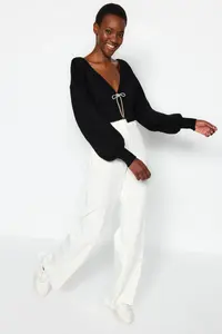 TRENDYOLMİLLA Black Super Crop Basic with bow Knitwear Cardigan - Image 9