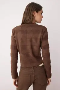 TRENDYOLMİLLA Brown Crew Neck Knitwear Cardigan - Image 4