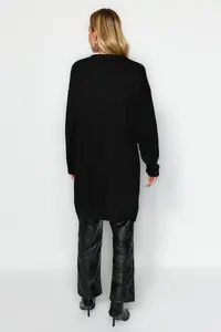 TRENDYOLMİLLA Black Soft textured Pocket Detail Knitwear Cardigan - Image 4