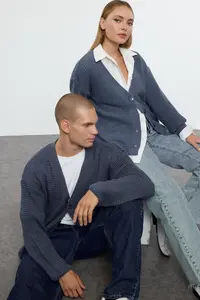 TRENDYOLMİLLA Indigo Couple Basic V-neck Knitwear Cardigan - Image 2