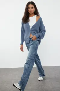 TRENDYOLMİLLA Indigo Couple Basic V-neck Knitwear Cardigan - Image 3