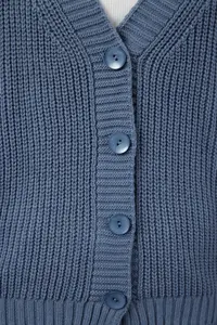 TRENDYOLMİLLA Indigo Couple Basic V-neck Knitwear Cardigan - Image 5