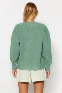 TRENDYOLMİLLA MINT Basic V-neck Knitwear Cardigan - Image 4