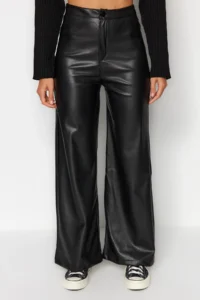 TRENDYOLMİLLA Black Faux Leather Wide Leg Pocket Detail Knitting Pants - Image 3