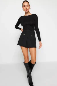 TRENDYOLMiLLA Black Pocket Detail Weaving Shorts Skirt - Image 3