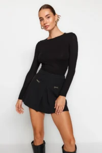 TRENDYOLMiLLA Black Pocket Detail Weaving Shorts Skirt - Image 4