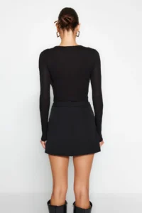 TRENDYOLMiLLA Black Pocket Detail Weaving Shorts Skirt - Image 8