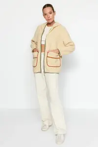 TRENDYOLMİLLA Ecru Thick Fleece Kontrast Piped Hooded relaxed/Rahat Pattern Knitting Sweatshirt - Image 2