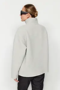 TRENDYOLMİLLA Winter Essentials Gray Fleece Zippered Dog collar Long Sleeve Pocket Detail Knitting Sweatshirt - Image 5