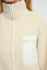 TRENDYOLMİLLA Winter Essentials Stone Thick Fleece Zippered Dog collar with pocket Knitting Sweatshirt - Image 4