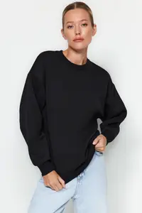 TRENDYOLMİLLA Black Thick Fleece Inside Regular/Normal Pattern Crew Neck Basic Knitting Sweatshirt - Image 3