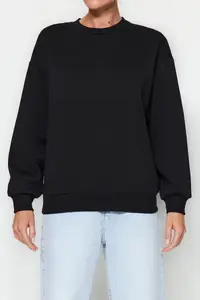 TRENDYOLMİLLA Black Thick Fleece Inside Regular/Normal Pattern Crew Neck Basic Knitting Sweatshirt - Image 4