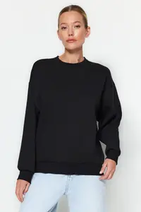TRENDYOLMİLLA Black Thick Fleece Inside Regular/Normal Pattern Crew Neck Basic Knitting Sweatshirt - Image 7