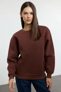 TRENDYOLMİLLA Brown Thick Fleece Inside Regular/Normal Pattern Crew Neck Basic Knitting Sweatshirt - Image 2