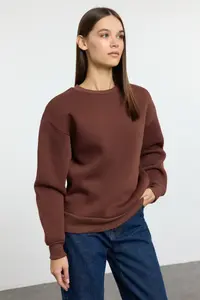 TRENDYOLMİLLA Brown Thick Fleece Inside Regular/Normal Pattern Crew Neck Basic Knitting Sweatshirt - Image 3