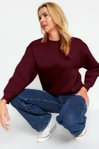 TRENDYOLMİLLA Burgundy Thick Regular/Normal Pattern Crew Neck Basic Knitting Sweatshirt with Fleece Inside - Image 4