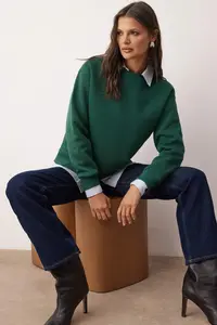 TRENDYOLMİLLA Emerald Green Thick Regular Pattern Crew Neck Basic Knitting Sweatshirt with Fleece Inside - Image 2