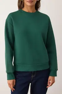TRENDYOLMİLLA Emerald Green Thick Regular Pattern Crew Neck Basic Knitting Sweatshirt with Fleece Inside - Image 3