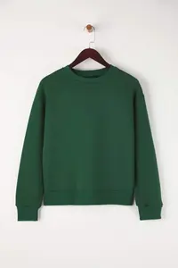 TRENDYOLMİLLA Emerald Green Thick Regular Pattern Crew Neck Basic Knitting Sweatshirt with Fleece Inside - Image 5