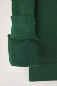 TRENDYOLMİLLA Emerald Green Thick Regular Pattern Crew Neck Basic Knitting Sweatshirt with Fleece Inside - Image 7