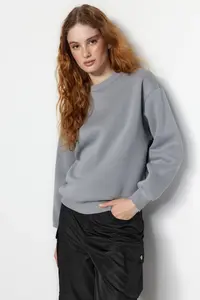 TRENDYOLMİLLA Gray Thick Fleece Inside Regular/Normal Pattern Crew Neck Basic Knitting Sweatshirt - Image 2