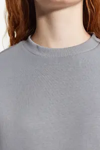 TRENDYOLMİLLA Gray Thick Fleece Inside Regular/Normal Pattern Crew Neck Basic Knitting Sweatshirt - Image 5