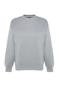 TRENDYOLMİLLA Gray Thick Fleece Inside Regular/Normal Pattern Crew Neck Basic Knitting Sweatshirt - Image 7