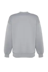 TRENDYOLMİLLA Gray Thick Fleece Inside Regular/Normal Pattern Crew Neck Basic Knitting Sweatshirt - Image 9