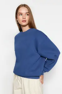 TRENDYOLMİLLA Indigo Thick Regular/Normal Pattern Crew Neck Basic Knitting Sweatshirt with Fleece Inside - Image 4