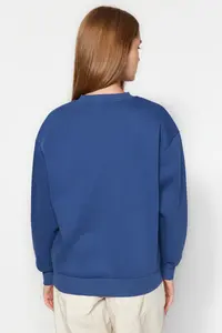 TRENDYOLMİLLA Indigo Thick Regular/Normal Pattern Crew Neck Basic Knitting Sweatshirt with Fleece Inside - Image 7