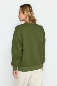 TRENDYOLMİLLA Khaki Thick With Fleece Inside Regular/Normal Pattern Crew Neck Basic Knitting Sweatshirt - Image 6