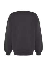TRENDYOLMİLLA Anthracite Oversized/Relaxed Cut Basic Crew Neck Thick/Fleece-lined Knitting Sweatshirt - Image 10