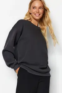 TRENDYOLMİLLA Anthracite Oversized/Relaxed Cut Basic Crew Neck Thick/Fleece-lined Knitting Sweatshirt - Image 3