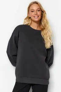 TRENDYOLMİLLA Anthracite Oversized/Relaxed Cut Basic Crew Neck Thick/Fleece-lined Knitting Sweatshirt - Image 4