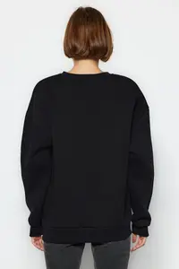 TRENDYOLMİLLA Black Oversized/Bol Cut Crew Neck Thick/Fleece-lined Knitting Sweatshirt - Image 4