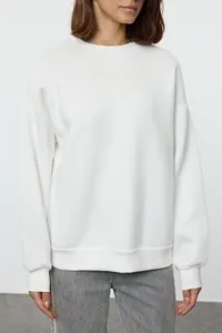 TRENDYOLMİLLA Ecru Oversized/Comfortable Cut Basic Crew Neck Thick/Fleece-lined Knitting Sweatshirt - Image 3