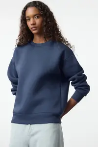 TRENDYOLMİLLA Indigo Plain Oversized/Comfortable Cut Basic Crew Neck Thick/Fleece-lined Knitting Sweatshirt - Image 2