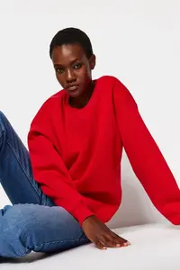TRENDYOLMİLLA Red Oversized/Comfortable Cut Basic Crew Neck Thick/Fleece-lined Knitting Sweatshirt - Image 3