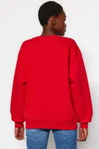 TRENDYOLMİLLA Red Oversized/Comfortable Cut Basic Crew Neck Thick/Fleece-lined Knitting Sweatshirt - Image 7