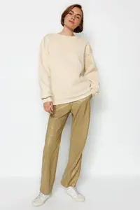 TRENDYOLMİLLA Stone Oversized/Comfortable Cut Basic Crew Neck Thick/Fleece-lined Knitting Sweatshirt - Image 4