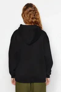 TRENDYOLMİLLA Black Thick Oversized/Wide Pattern Hooded Basic Knitting Sweatshirt with Fleece Inside - Image 6