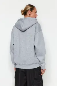 TRENDYOLMİLLA Gray Melange Thick Oversized/Wide Pattern Hooded Basic Knitting Sweatshirt with Fleece Inside - Image 8