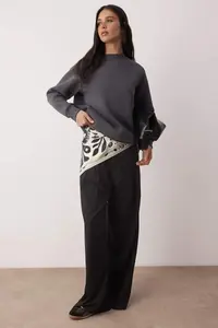 TRENDYOLMİLLA Anthracite relaxed/Rahat Pattern Basic Raglan Sleeve Crew Neck Knitting Sweatshirt