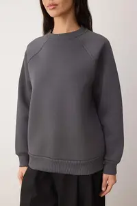 TRENDYOLMİLLA Anthracite relaxed/Rahat Pattern Basic Raglan Sleeve Crew Neck Knitting Sweatshirt - Image 3