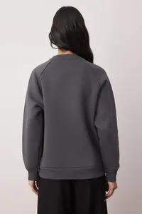 TRENDYOLMİLLA Anthracite relaxed/Rahat Pattern Basic Raglan Sleeve Crew Neck Knitting Sweatshirt - Image 4