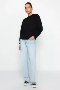 TRENDYOLMİLLA Black relaxed/Rahat Pattern Basic Raglan Sleeve Crew Neck Knitting Sweatshirt - Image 2