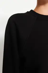 TRENDYOLMİLLA Black relaxed/Rahat Pattern Basic Raglan Sleeve Crew Neck Knitting Sweatshirt - Image 5
